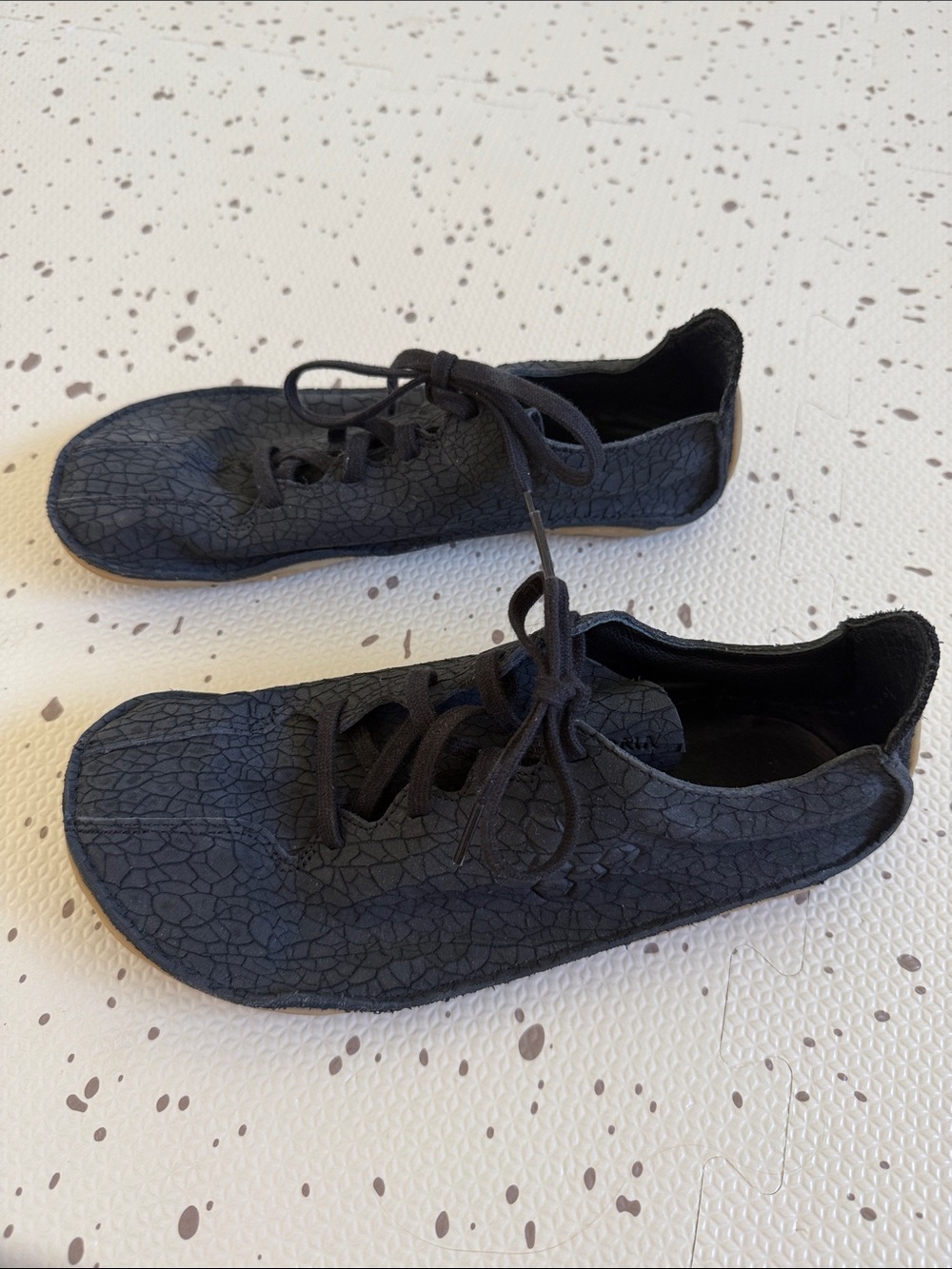 💘 VIVOBAREFOOT - SENSUS II GROUNDING WOMENS OBSIDIAN CRACKED LEATHER EU 39 - Picture 2 of 6